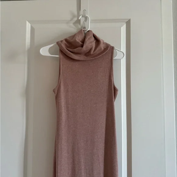 Forever 21 Turtleneck Bodycon Dress in Mauve - Picture 3 of 6